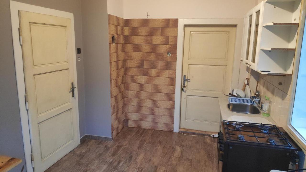 Old Summer House With Renovated Bathroom 프라하 외부 사진