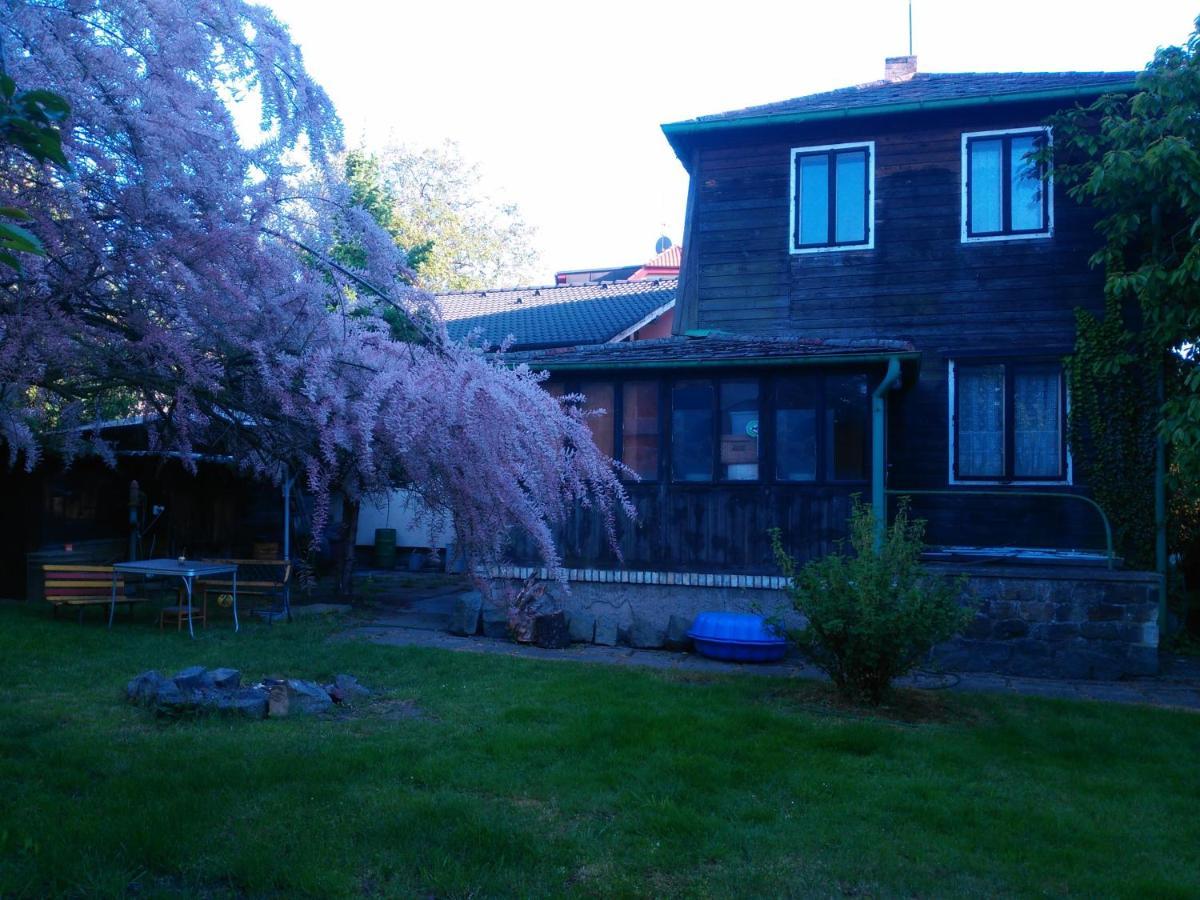 Old Summer House With Renovated Bathroom 프라하 외부 사진